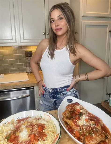 Take the extra step to build this dish: elbows-cheese-elbows-cheese- and reap the benefits with the final product. . Melissa jo real recipes